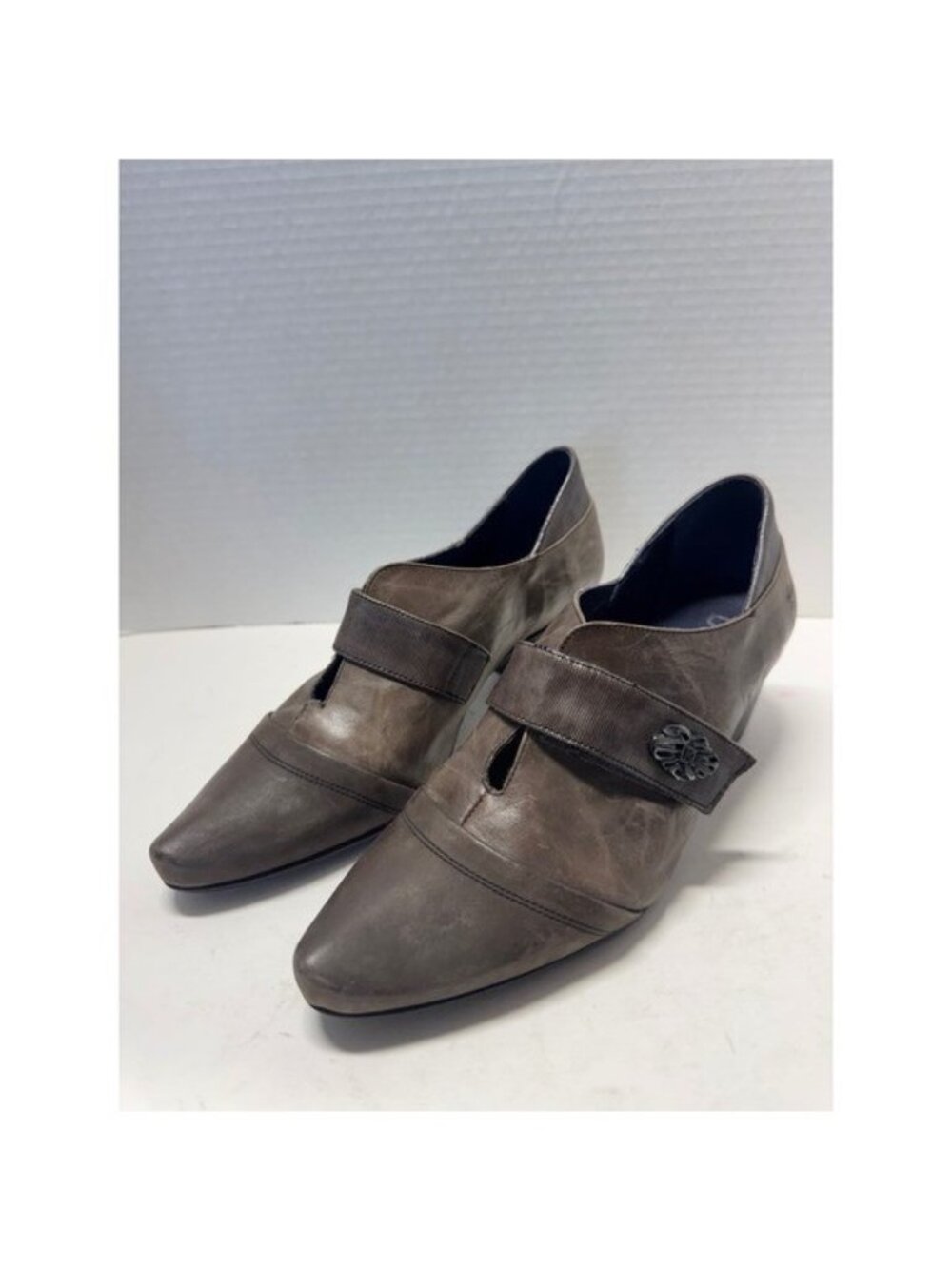 Dorking by Fluchos Taupe Leather Pointed Toe Block Heel Pumps Made in Spain 38